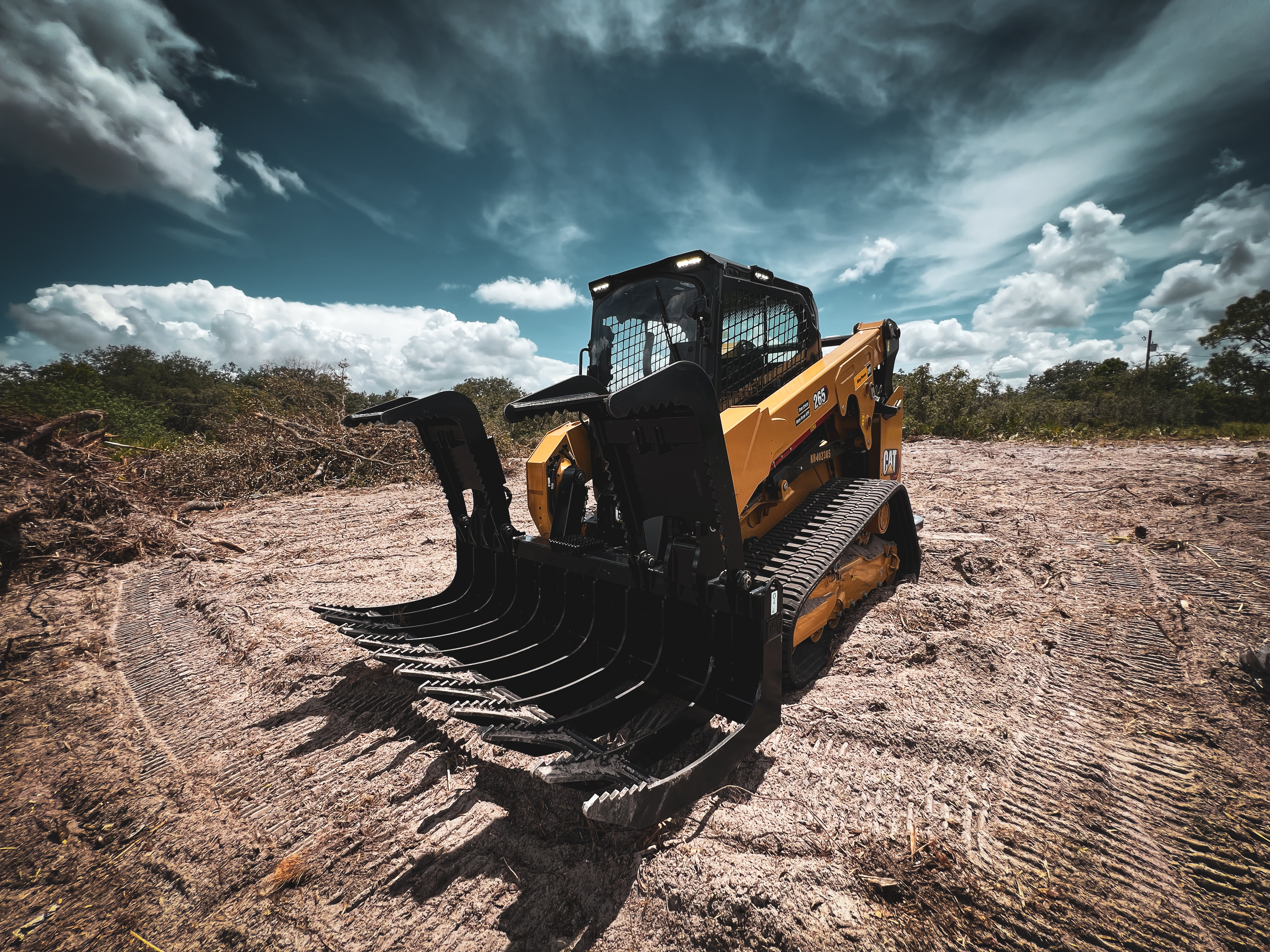 CAT 265 skidsteer with grapple land clearing operation Avon Park Florida